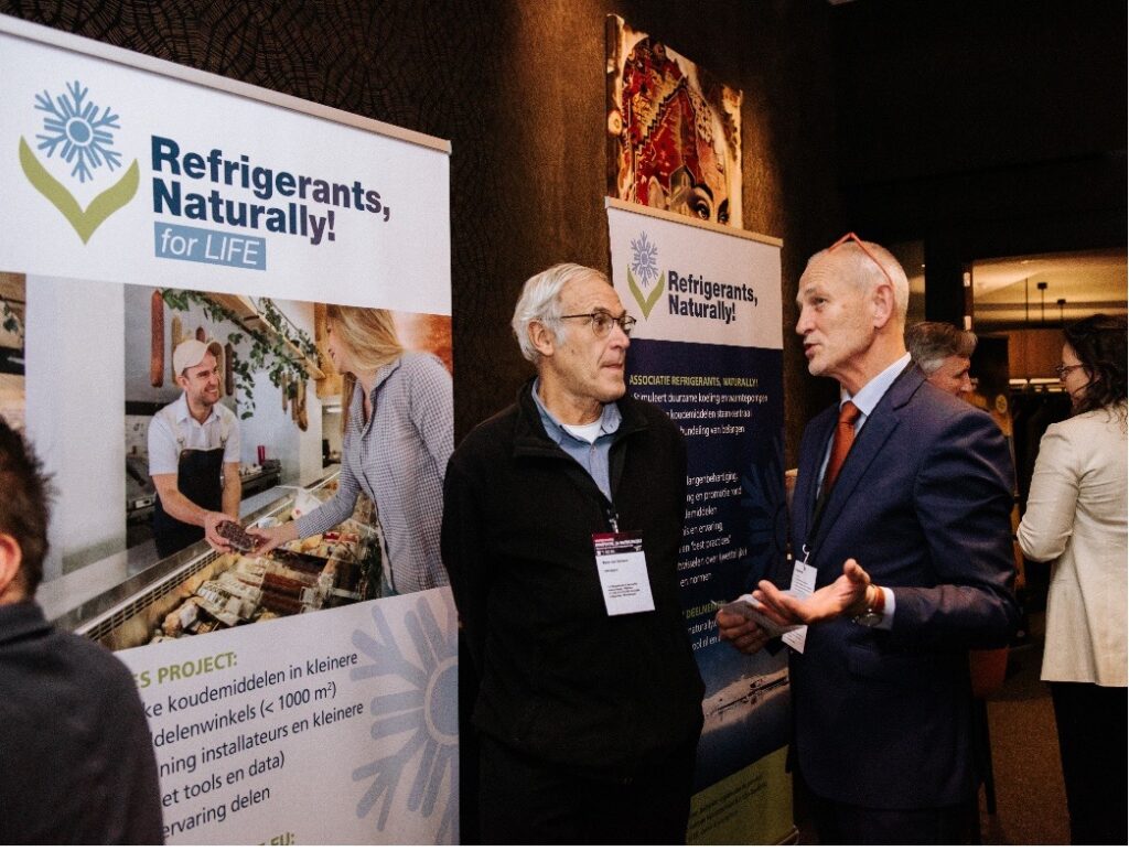 René van Gerwen talks to one of the participants at the Refrigeration Congress